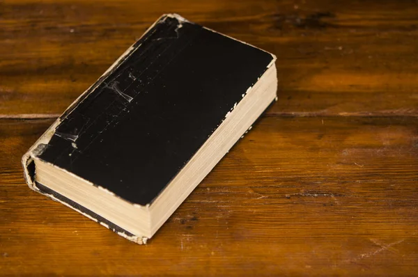 Закрытие Старой Книги Деревянном Столе — стоковое фото