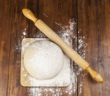 Taze hamur pişmeye hazır.