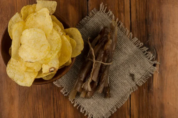 Smoked Fish Potato Chips Wooden Table — Stock Photo, Image