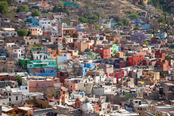 Kolorowe budynki miasta Guanajuato Meksyk — Zdjęcie stockowe