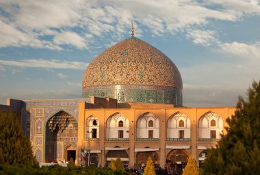 Şeyh Lütfullah Camii sıcak günbatımında yaktı Isfahan, Nakş ı Cihan Meydanı'nda