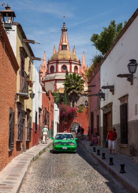 Yeşil açık, bucak katedralde San Miguel de Allende, Meksika Meksika takside