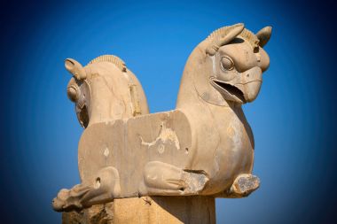 Homa veya Persepolis Arkeolojik Sit Shiraz, Huma kuşu heykeli