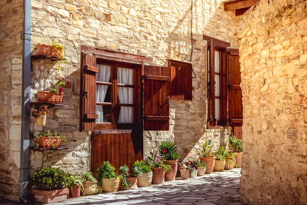 Όμορφο αυθεντικό κυπριακό σπίτι. Το χωριό Κάτω Λεύκαρα. Επαρχία Λάρνακας, Κύπρος. — Φωτογραφία Αρχείου