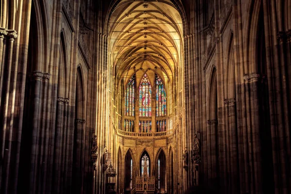 Nave of St Vitus' s Cathedral. Prague, Czech Republic. — Stock Photo, Image