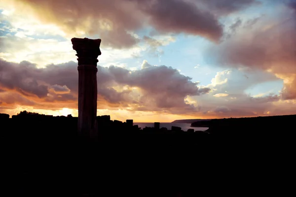 Silhouette eines antiken Kourions. Bezirk Limassol, Zypern — Stockfoto