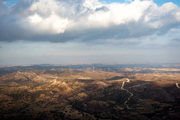 Cyprus landschap. Uitzicht vanaf Stavrovouni klooster. Het District Larnaca. — Stockfoto