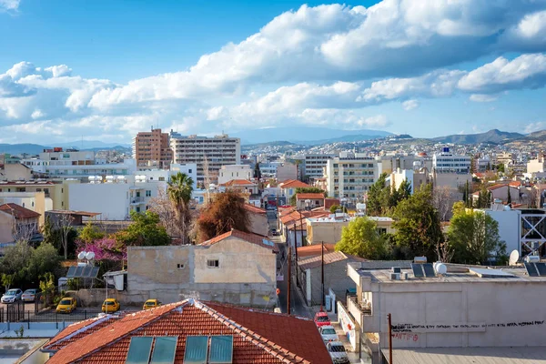 Υψωμένη θέα στο αστικό τοπίο της Λεμεσού. Κύπρος — Φωτογραφία Αρχείου