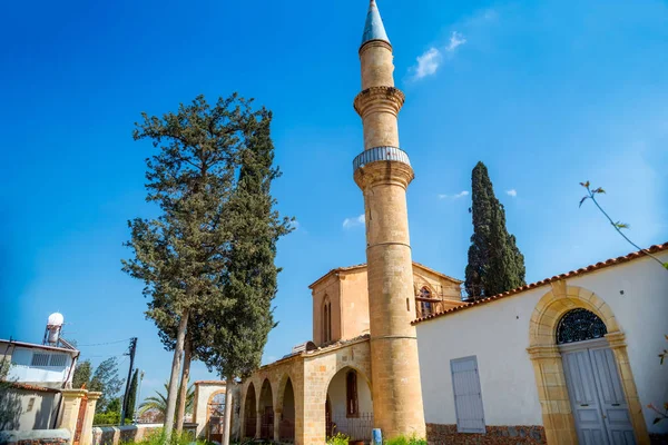 La mezquita en el pueblo de Peristerona —  Fotos de Stock