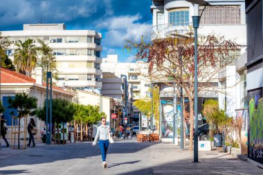 Limassol, Kıbrıs - 03 Şubat 2017: Üniversite Limasol eski kasaba meydanında.