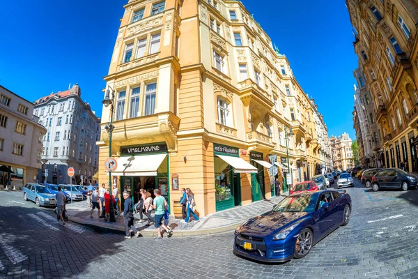 Prague, Cseh Köztársaság - 2017. május 27.: sarok Vezenska utca — Stock Fotó