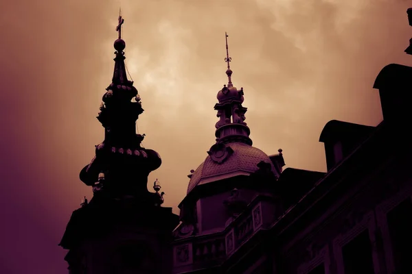 Silueta de la Catedral de San Miguel Arcángel al atardecer. Belgrado, Serbia . —  Fotos de Stock