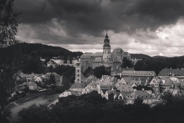 Siyah ve beyaz Cesky Krumlov Panoraması. Çek Cumhuriyeti