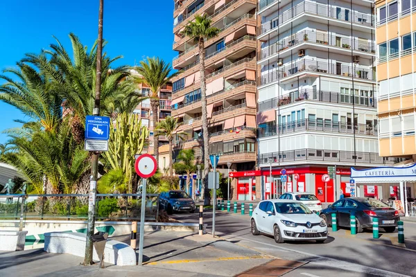 TORREVIEJA, ESPAÑA - 10 DE NOVIEMBRE DE 2017: Vista de la calle Paseo Vistalegre . — Foto de Stock