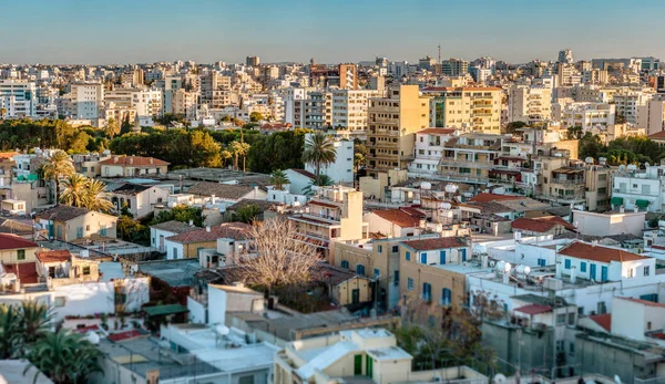 Nézd Nicosia északi része felett. Ciprus — Stock Fotó