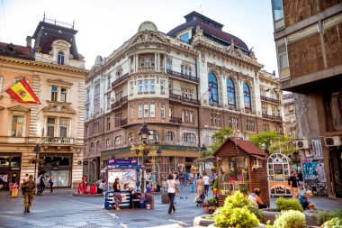 Belgrade, Sırbistan - 23 Eylül 2015: Knez Mihailova cadde veya Prince Michael street, Belgrad'ın ünlü turistlerin cazibe.