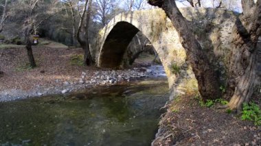 Tzelefos Köprüsü manzarası. Paphos Ormanı. Kıbrıs