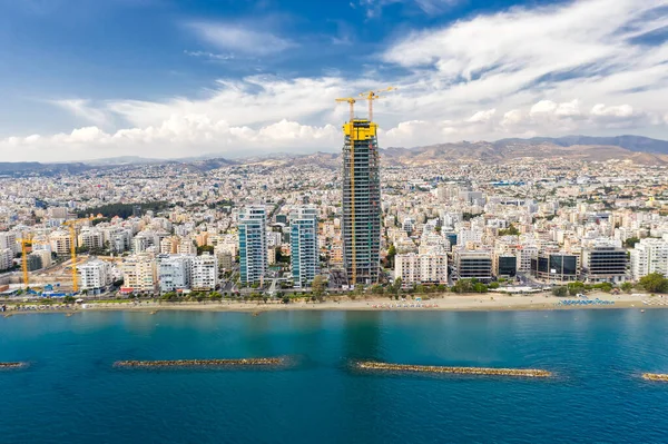 Vista panorâmica da paisagem urbana de Limassol. Chipre — Fotografia de Stock