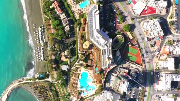 Akdeniz Sahilleri Boyunca Otel Eğlence Alanı Limasol Kıbrıs — Stok video