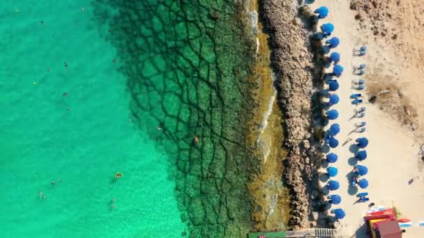 Sandy Bay Vathia Gonia のビーチの空中静止ビデオ キプロスのファマグスタ地区 — ストック動画