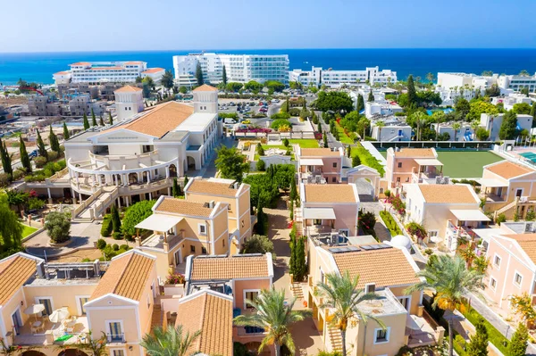 Resort costeiro na área de Geroskipou, Paphos. Chipre — Fotografia de Stock