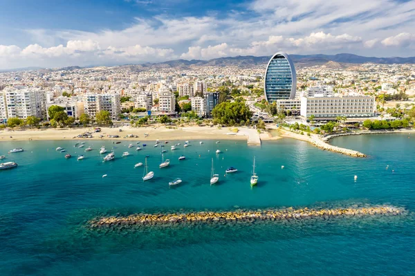 Limassol ciudad paisaje, por encima de la vista de la ciudad. Chipre —  Fotos de Stock