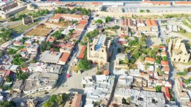 Famagusta 'nın havadan görünüşü Palazzo del Provveditore ve Lala Mustafa Paşa Camii ile çevrili. Kıbrıs