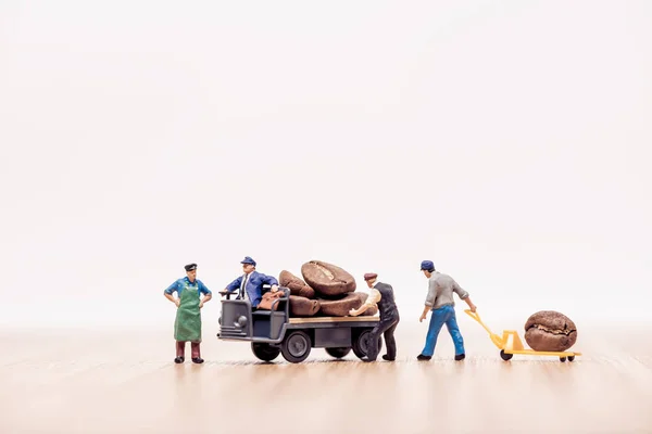 Miniature Workers Truck Loaded Coffee Beans — Stock Photo, Image