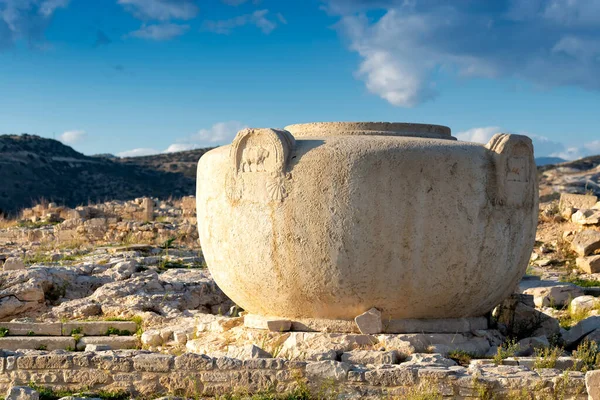 Τεράστιο Πέτρινο Βάζο Στα Ερείπια Της Αμαθούντας Κύπρος — Φωτογραφία Αρχείου