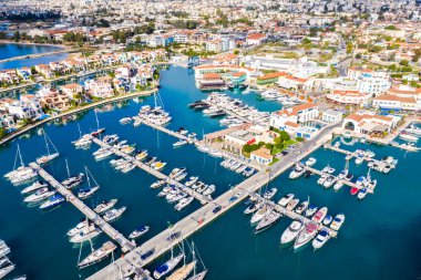 Limasol marinasının hava aracı görüntüsü. Kıbrıs