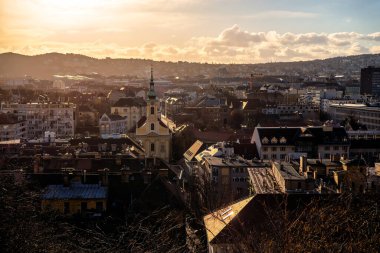 Gün batımında Buda 'nın yerleşim bölgesinde. Budapeşte, Macaristan