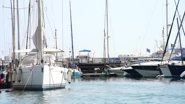 Larnaca Chipre Mayo 2019 Yates Barcos Larnaca Marina — Vídeos de Stock