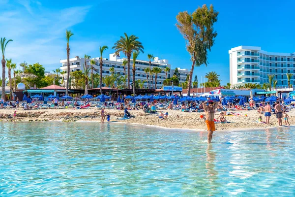 Ayia Napa Cyprus August 2019 Local Als Tourists Nissi Beach — стоковое фото