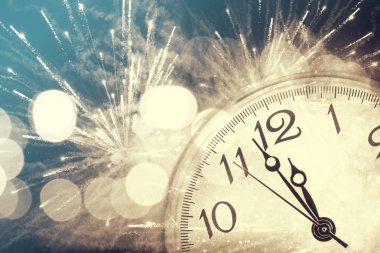 Havai fişek ve saat gece yarısına yakın ile arka plan