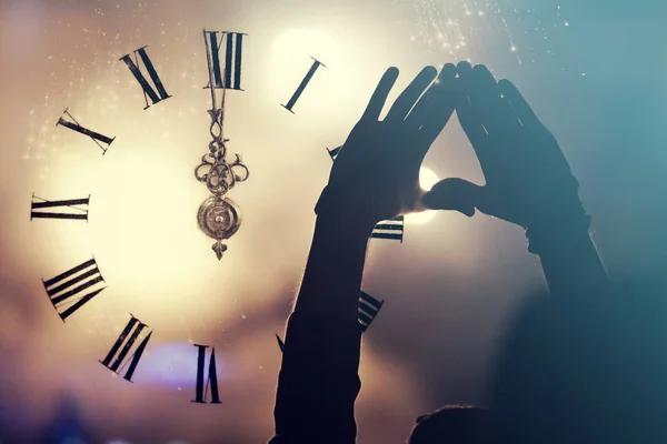 Clock close to midnight, and crowd waiting for New year — Stock Photo, Image