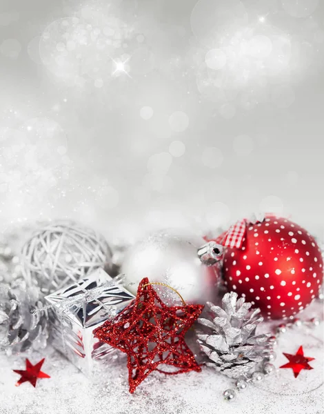 Абстрактный фон с рождественскими украшениями — стоковое фото