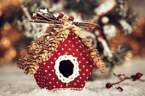 Small birdhouse Christmas decoration — Stock Photo, Image