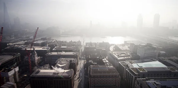 Vista aérea de Londres en un día nublado desde la catedral de San Pablo — Foto de Stock