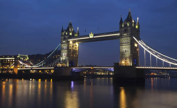 Tower Bridge w nocy, Londyn, Wielka Brytania — Zdjęcie stockowe