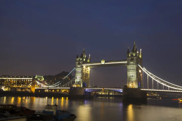 Tower Bridge bei Nacht, London, Großbritannien — Stockfoto