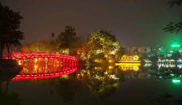 还剑湖。在河内的夜景 — 图库照片