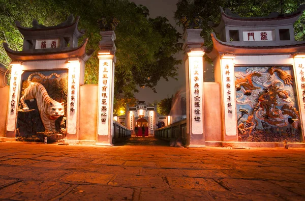 Travel in Ngoc Son Temple at night Hanoi Vietnam — Stock Photo, Image