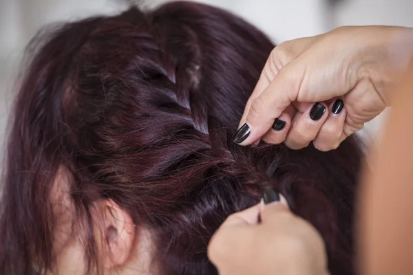 Mariée chez le coiffeur — Photo