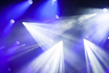 Reflektör ışıklar bir Müzik Festivali