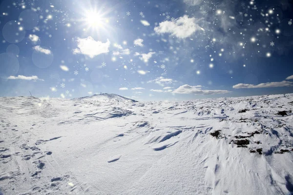 Sendero nevado en las montañas — Foto de Stock