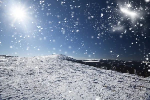 Snowy hilside in montagna — Foto Stock