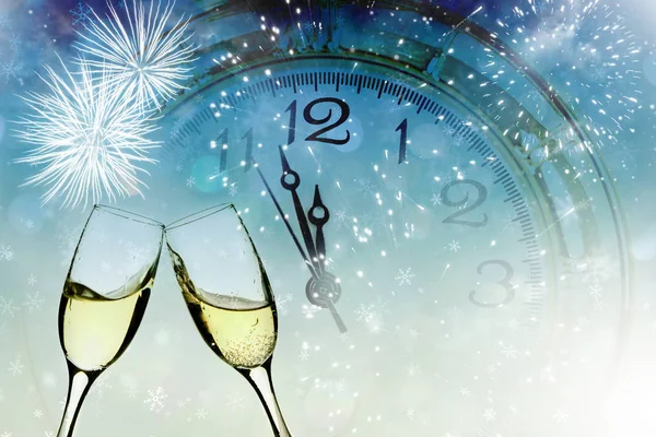 Glasses with champagne and clock close to midnight — Stock Photo, Image