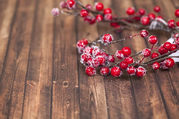Weihnachtskranz aus roten Beeren — Stockfoto