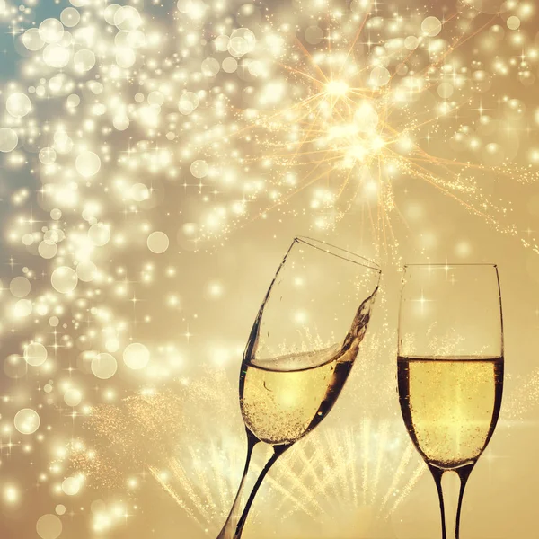 Bicchieri di champagne su sfondo scintillante — Foto Stock