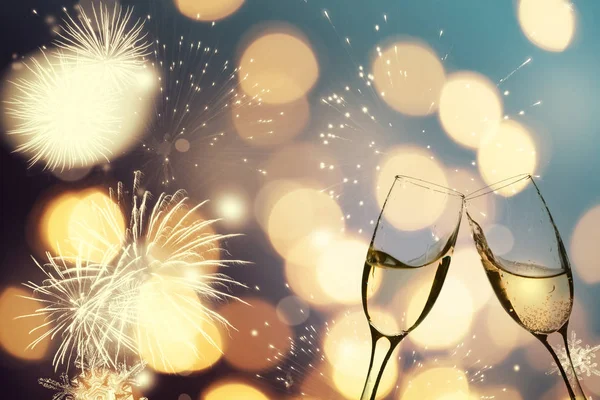 Bicchieri di champagne su sfondo scintillante — Foto Stock